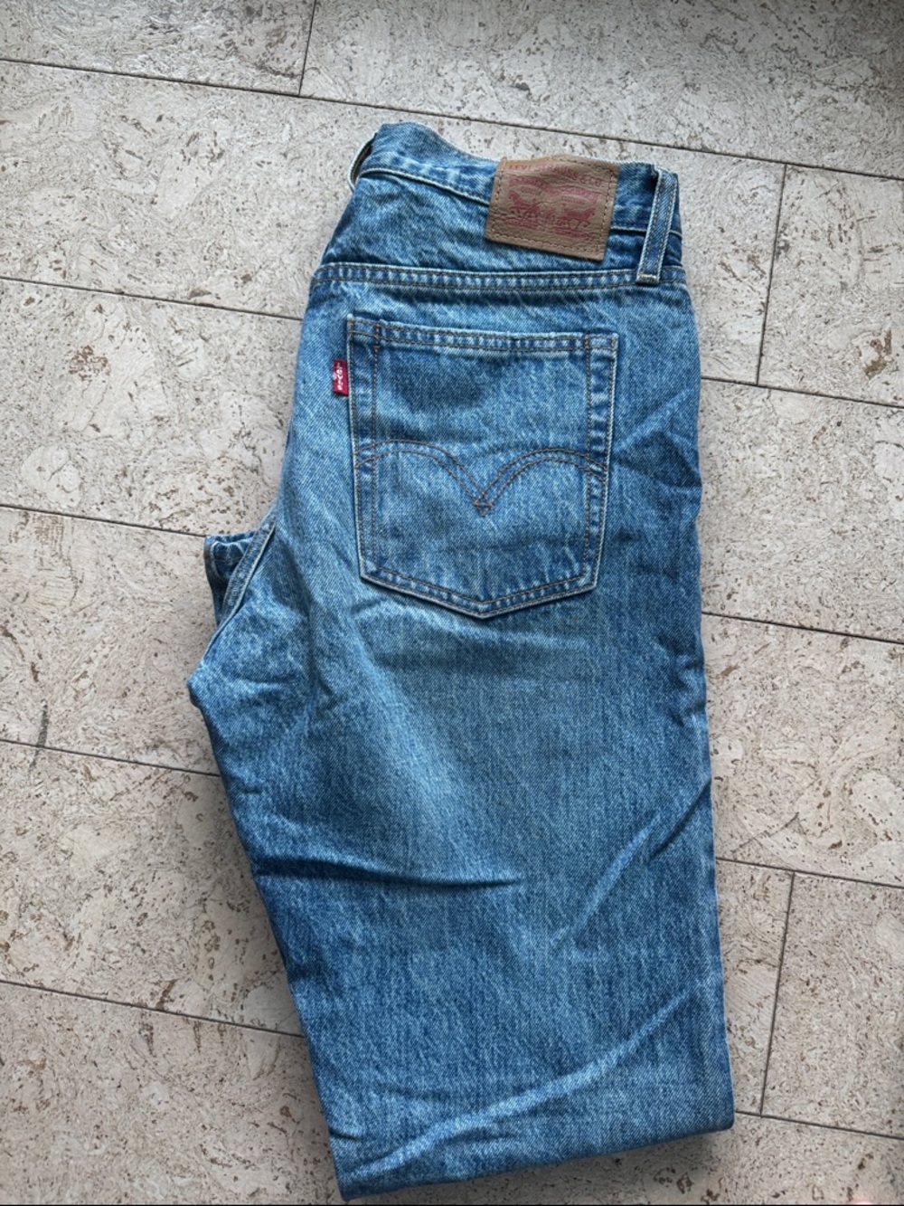 Levi's Women's Light Blue Straight-Leg Jeans - Picture 11 of 12